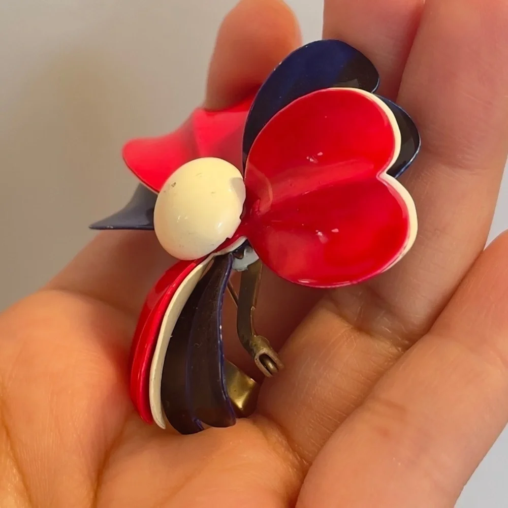 1960s Vintage Flower Brooch With Red and blue Enamel
